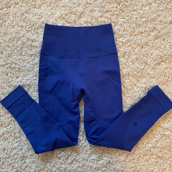 Lululemon Zone In Crop - Picture 2 of 4